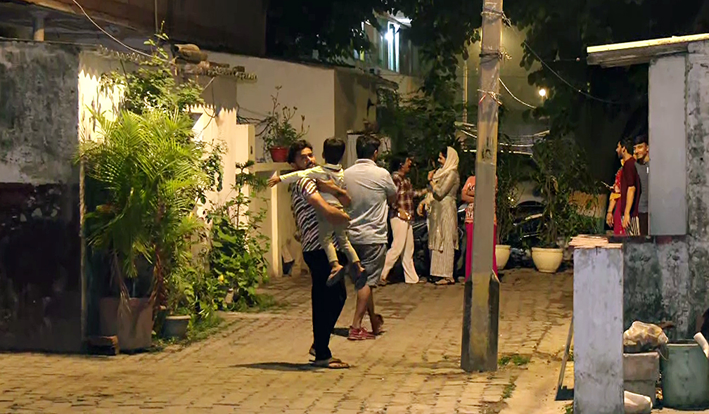 Major quake shakes north India, triggers panic