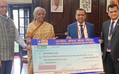 LIC presents dividend cheque of Rs 1,831 cr to FM
