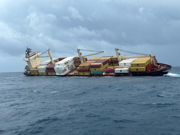 Oil, cargo falls into sea off Kerala coast, public cautioned against it: Kerala govt