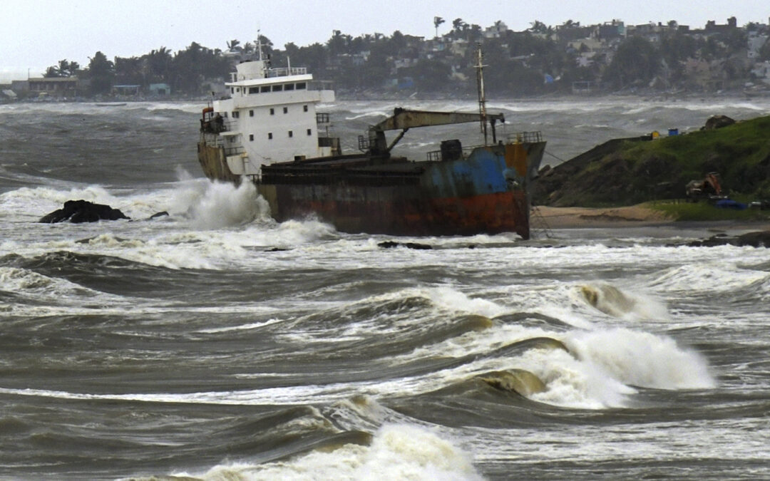 Cyclone Montha lashes India’s east coast; kills one