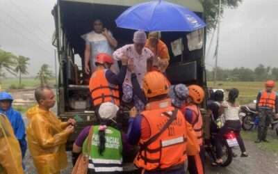 Super Typhoon Fung-wong slams into Philippines, two dead