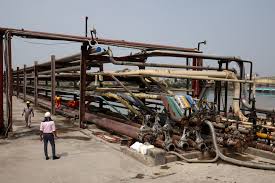 Indian refiners seek legal view to buy sanctioned Russian oil under US waiver